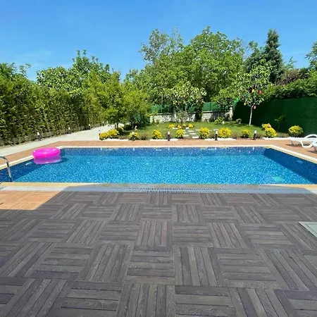 Astonishing With Private Pool And Jacuzzi Surrounded By Nature In Sapanca Villa