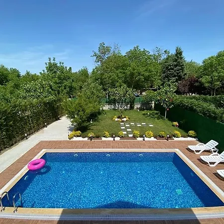 Villa Astonishing With Private Pool And Jacuzzi Surrounded By Nature In Sapanca