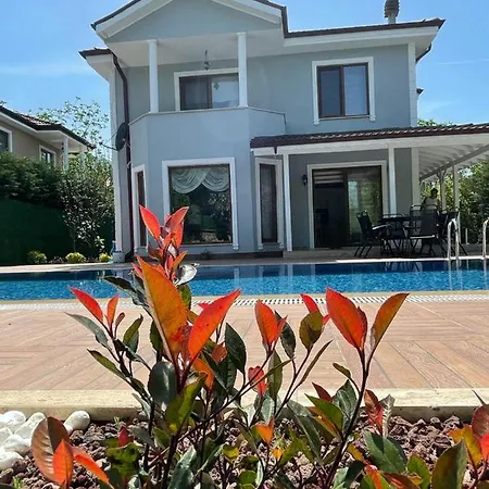 Astonishing With Private Pool And Jacuzzi Surrounded By Nature In Sapanca *