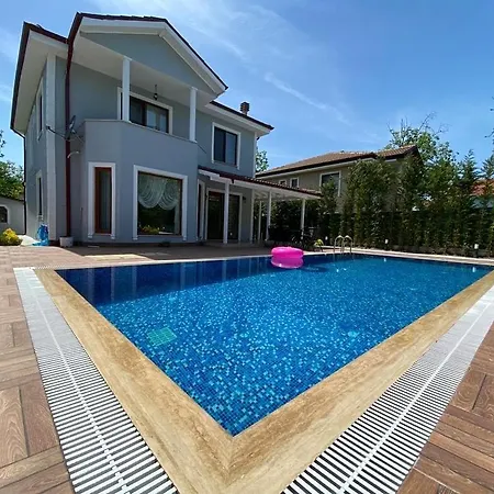Astonishing With Private Pool And Jacuzzi Surrounded By Nature In Sapanca Sakarya (Marmara)